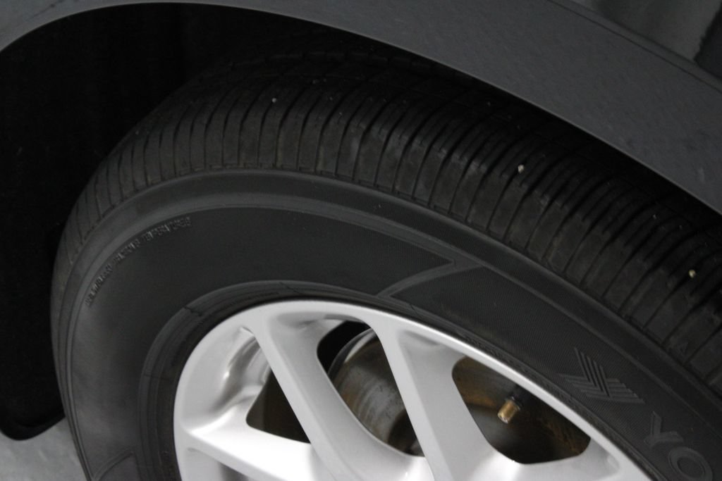 Used 2024 Chrysler Pacifica Touring-L FWD image 16