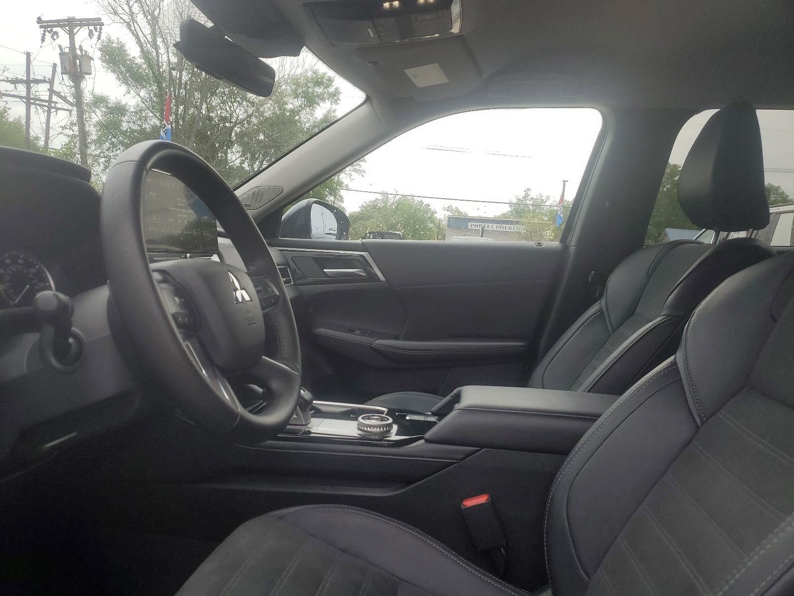 Used 2025 Mitsubishi Outlander SE image 8