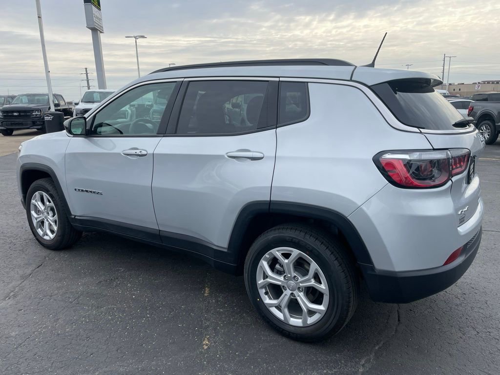 Used 2024 Jeep Compass Latitude image 5