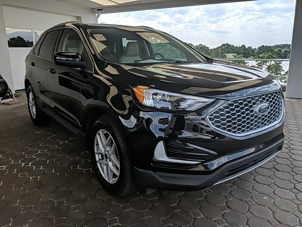 Used 2023 Ford Edge SEL image 3