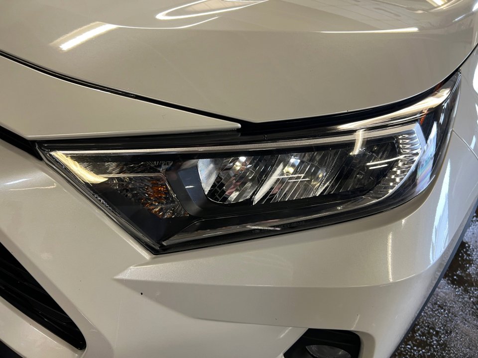 Used 2021 Toyota RAV4 XLE Premium image 30