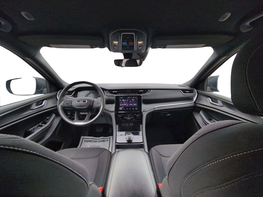 Used 2025 Jeep Grand Cherokee Laredo w/ Luxury Tech Group I image 18