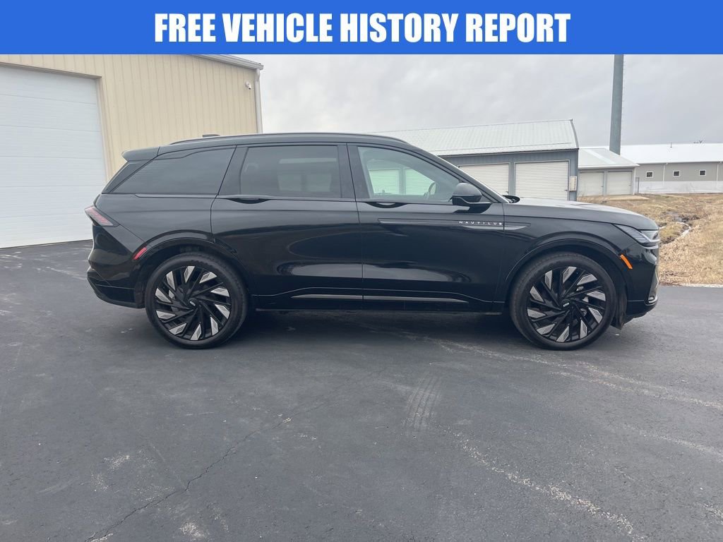 Used 2025 Lincoln Nautilus Reserve w/ Jet Appearance Package image 3