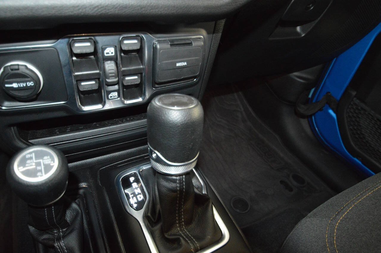 Used 2024 Jeep Wrangler Unlimited w/ Convenience Group AWD/4WD image 32