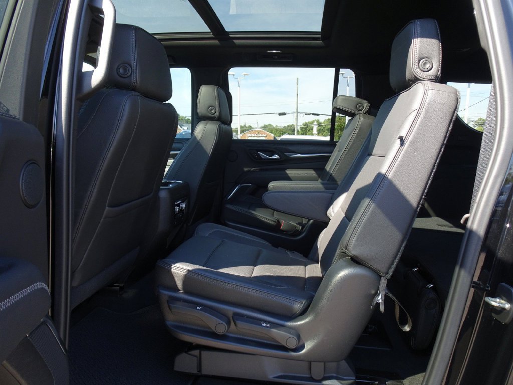 Used 2021 GMC Yukon XL Denali w/ Denali Premium Package AWD/4WD image 16