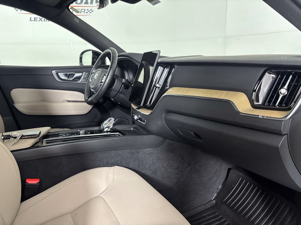 Used 2026 Volvo XC60 B5 Plus AWD/4WD image 32