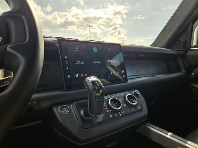Used 2025 Land Rover Defender 110 V8 image 29
