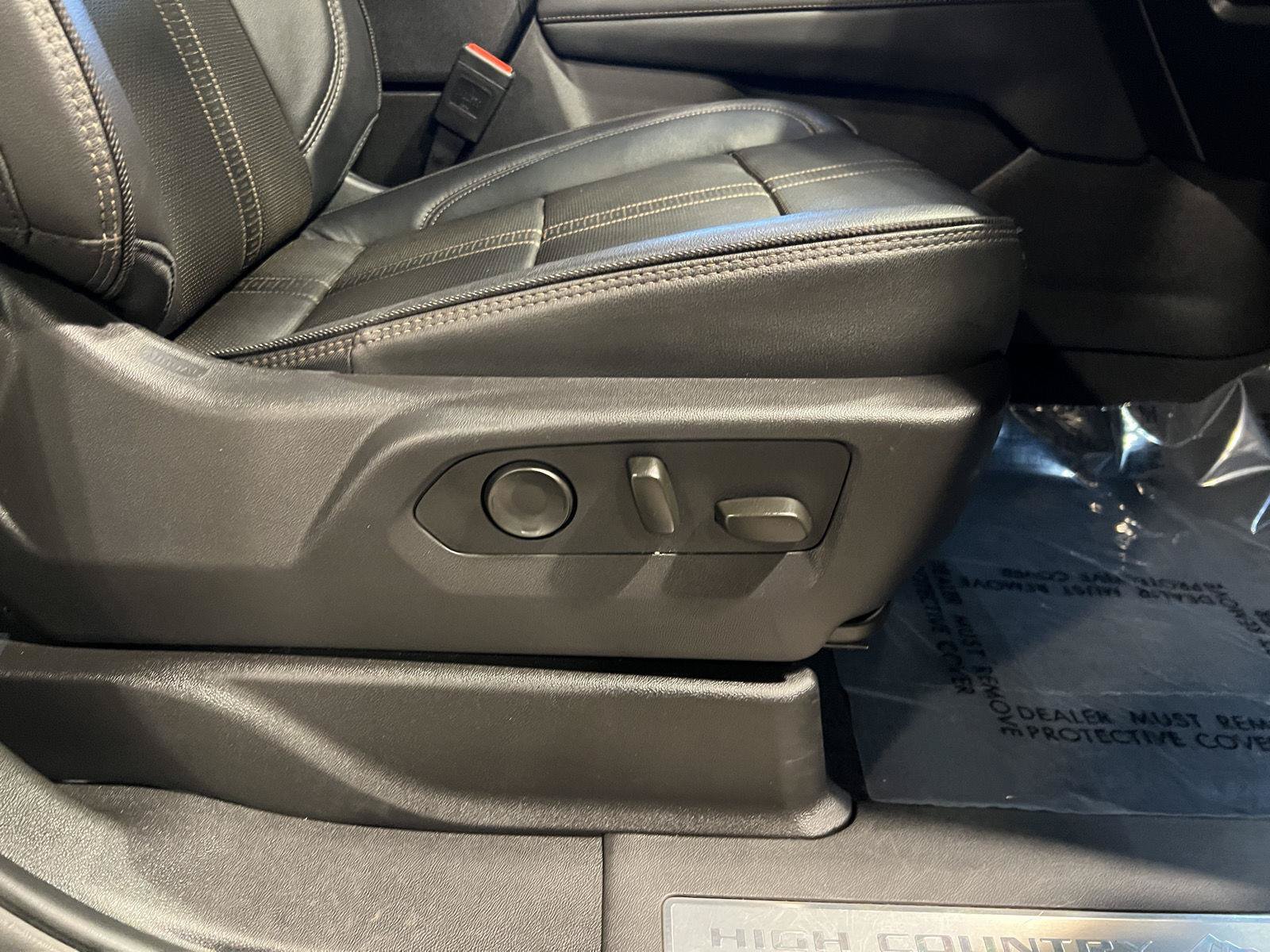 Used 2025 Chevrolet Suburban High Country AWD/4WD image 48