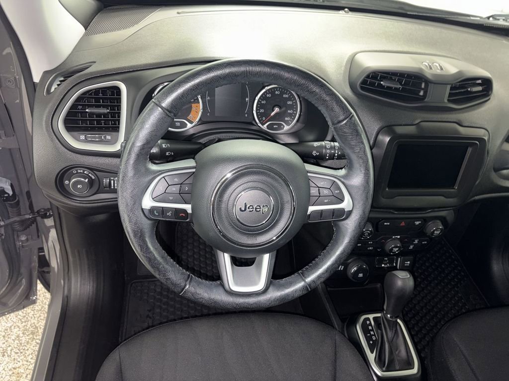 Used 2019 Jeep Renegade Latitude w/ Cold Weather Group image 13