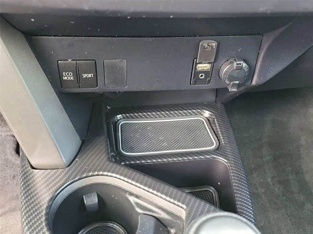 Used 2016 Toyota RAV4 LE image 33