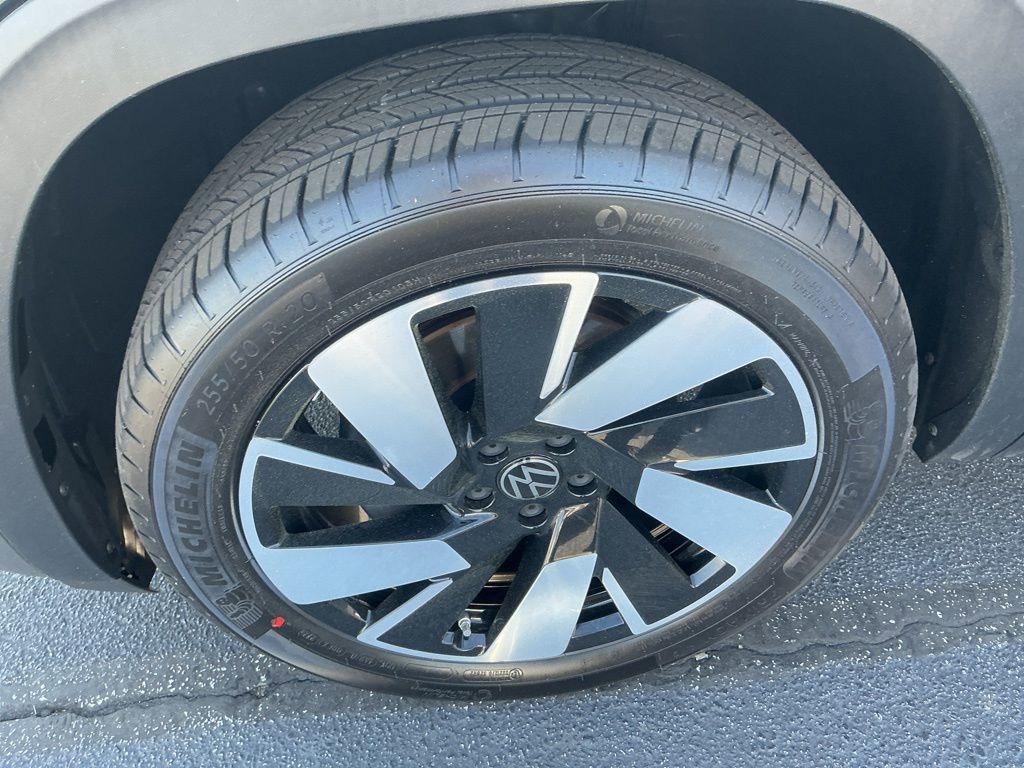 Used 2024 Volkswagen Atlas Cross Sport SE FWD image 21