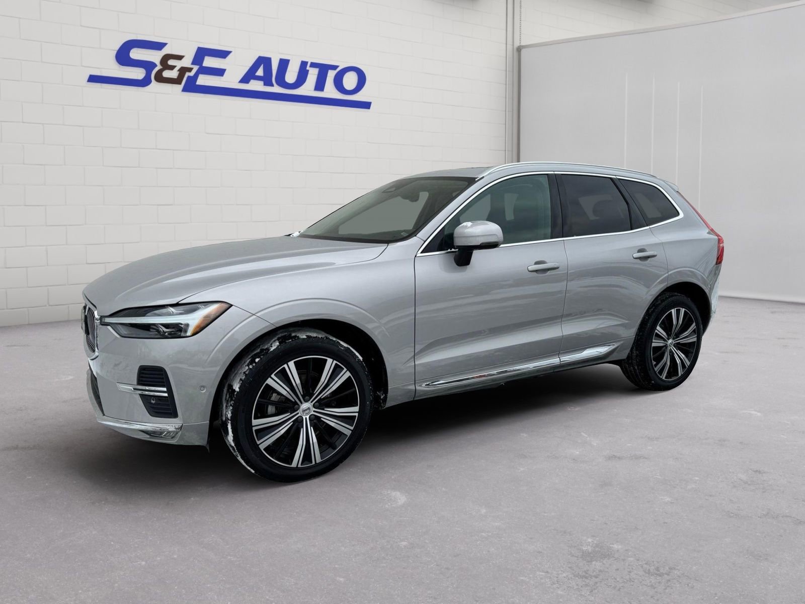 Used 2023 Volvo XC60 B5 Plus w/ Protection Package Premier image 1