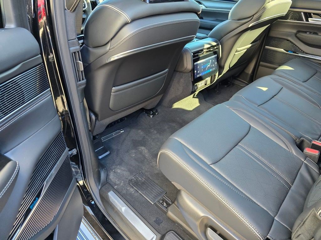 New 2025 Jeep Grand Wagoneer Series II Obsidian w/ Quick Order Packagew 28T AWD/4WD image 35