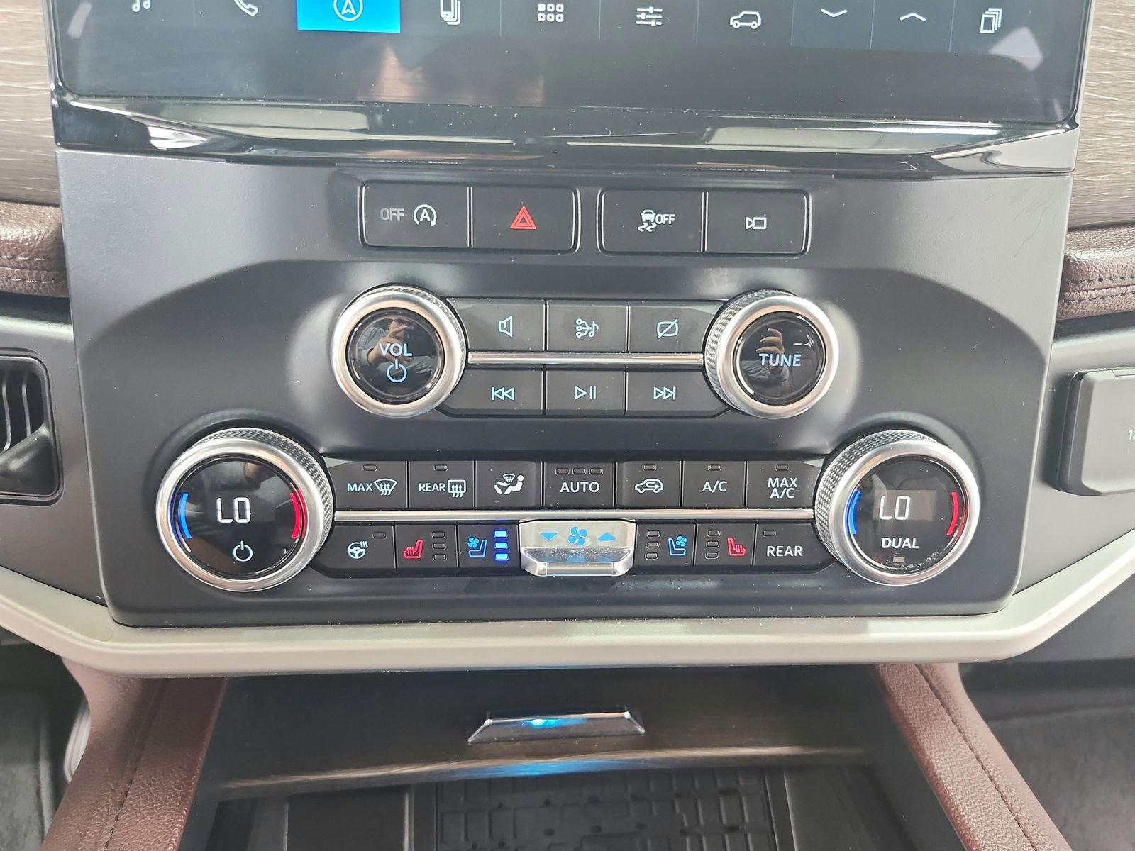 Used 2024 Ford Expedition Limited image 30