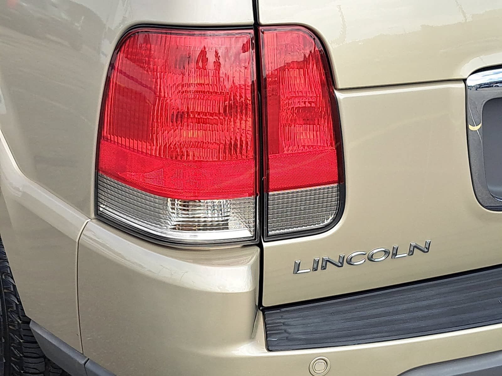 Used 2004 Lincoln Aviator 2WD image 38