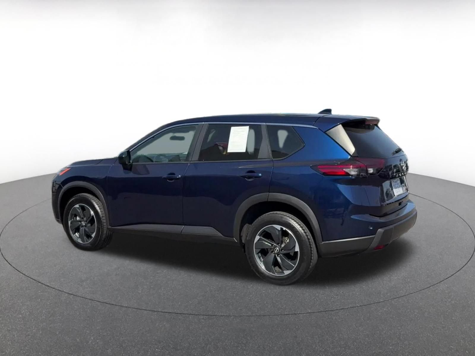 Used 2025 Nissan Rogue SV AWD/4WD image 9