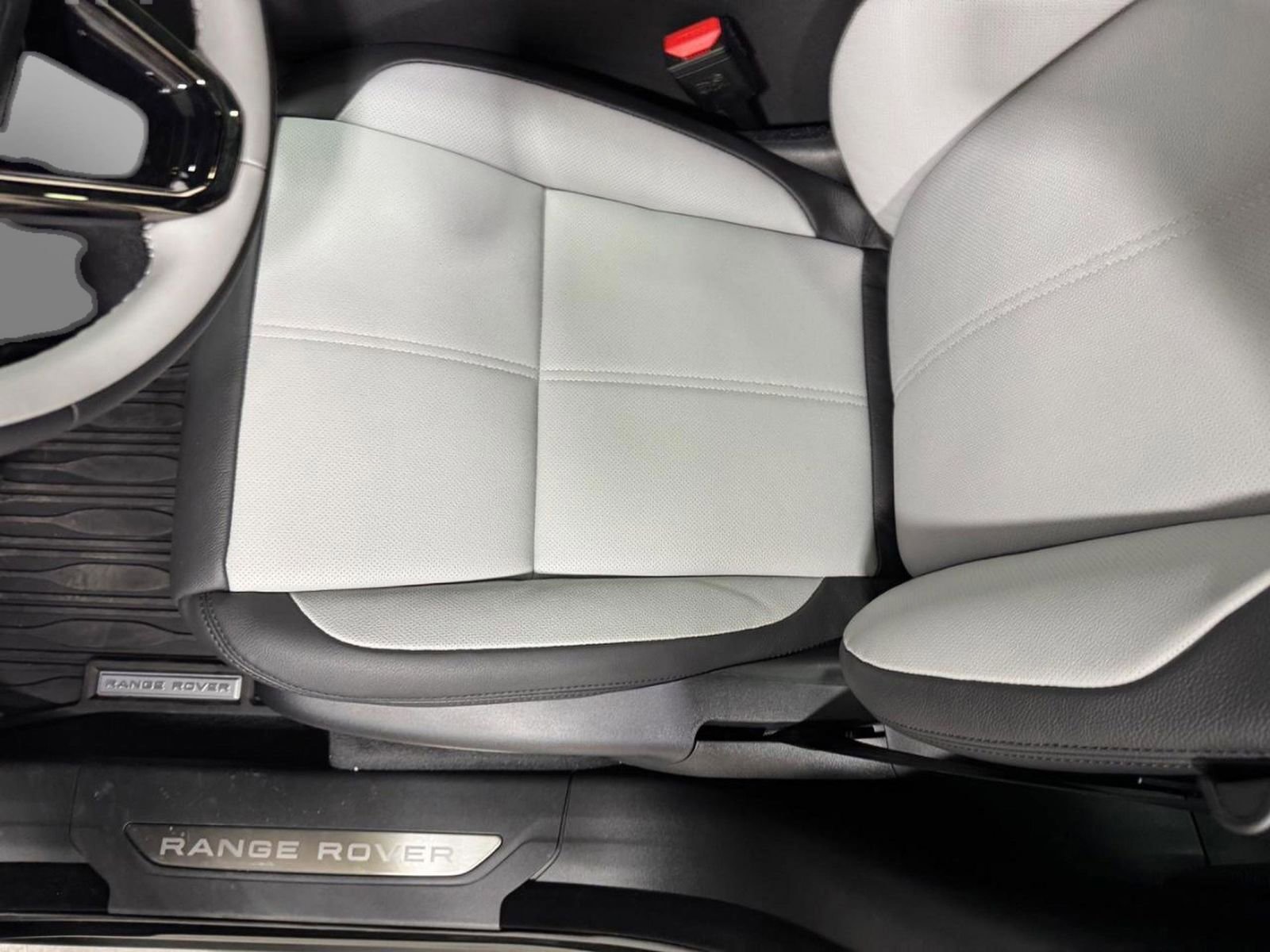 New 2026 Land Rover Range Rover Velar Dynamic SE image 23