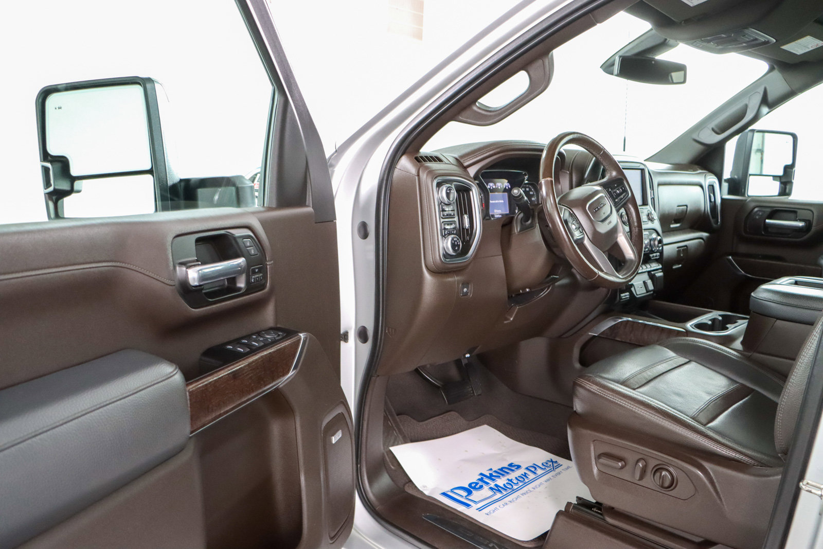 Used 2022 GMC Sierra 3500 Denali image 3