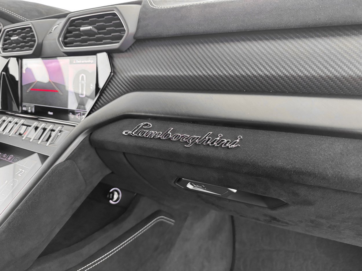 Used 2024 Lamborghini Urus Performante AWD/4WD image 28