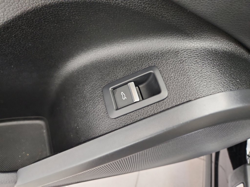 Used 2023 Audi Q5 2.0T Premium w/ Convenience Package image 12