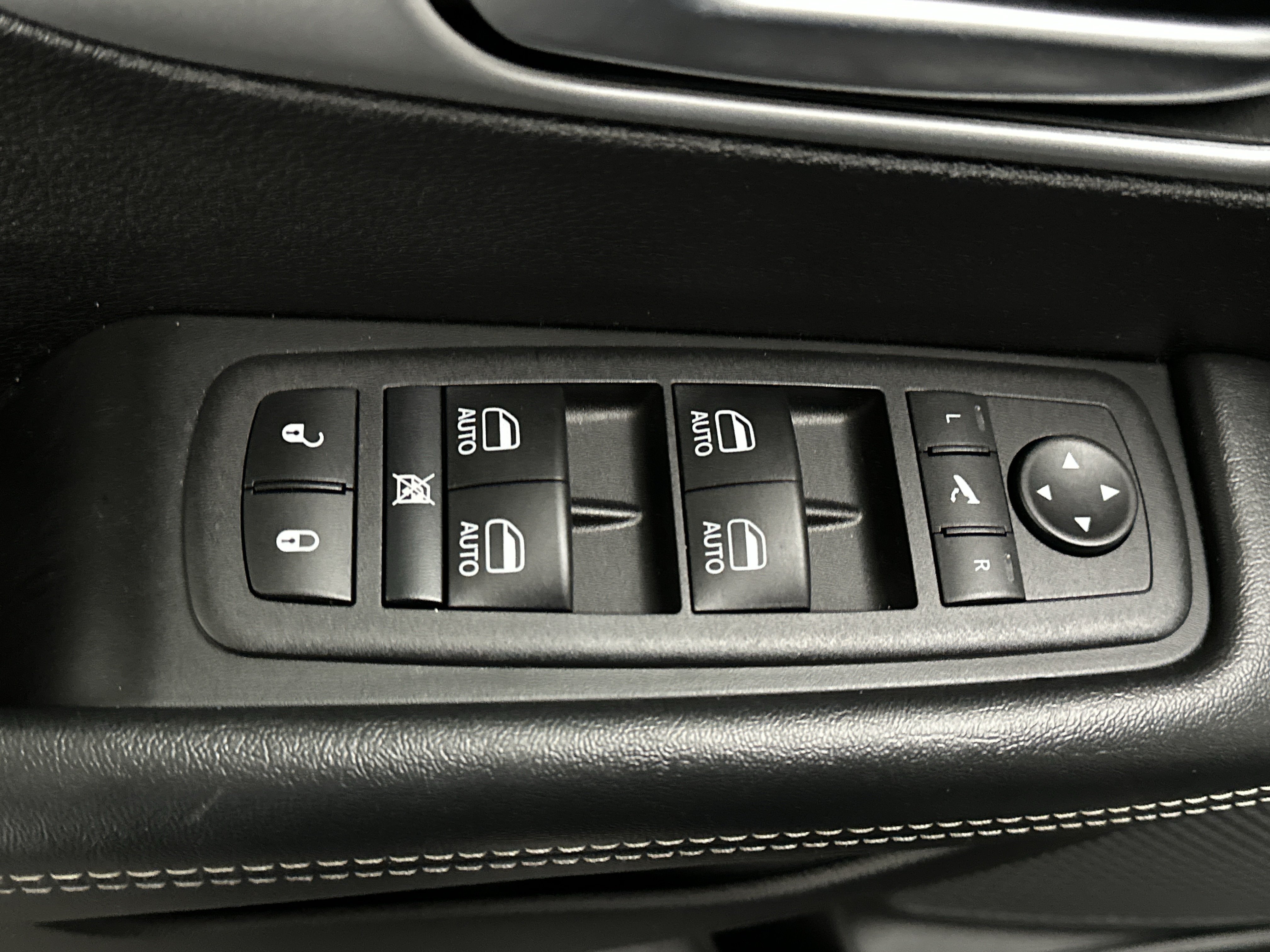 Used 2025 Chrysler Pacifica Limited FWD image 20