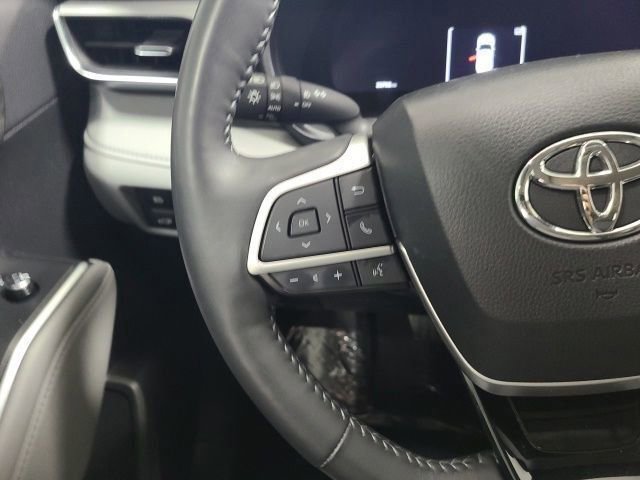 Certified 2024 Toyota Highlander Platinum FWD image 24