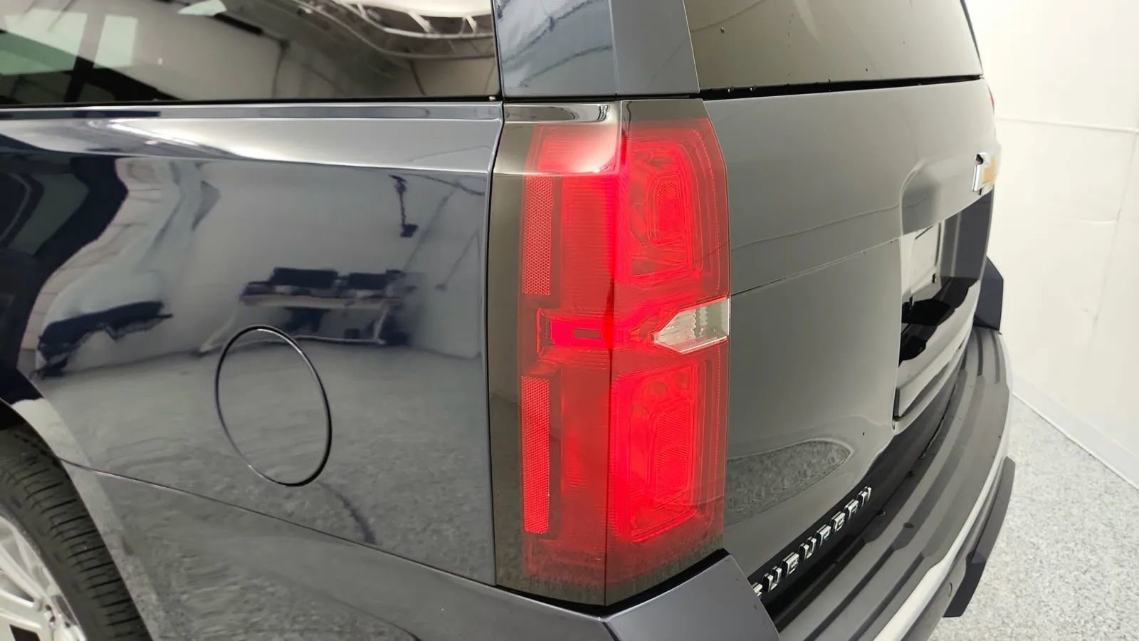 Used 2018 Chevrolet Suburban Premier image 15