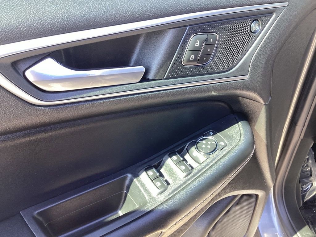 Used 2022 Ford Edge ST image 10