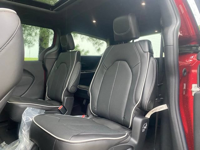 New 2027 Chrysler Pacifica Limited w/ S Appearance Package FWD image 18