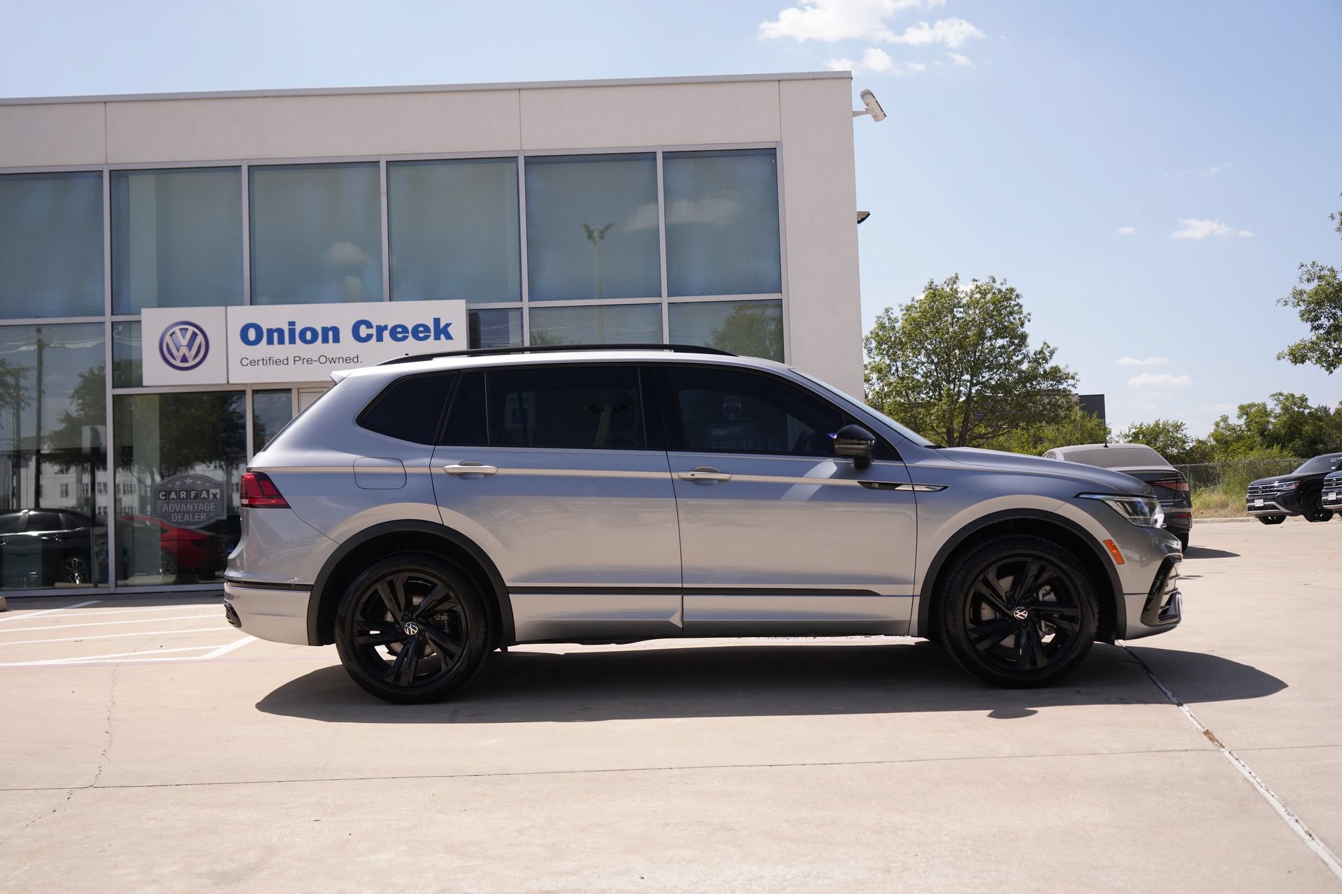 Certified 2024 Volkswagen Tiguan SE R-Line FWD image 5
