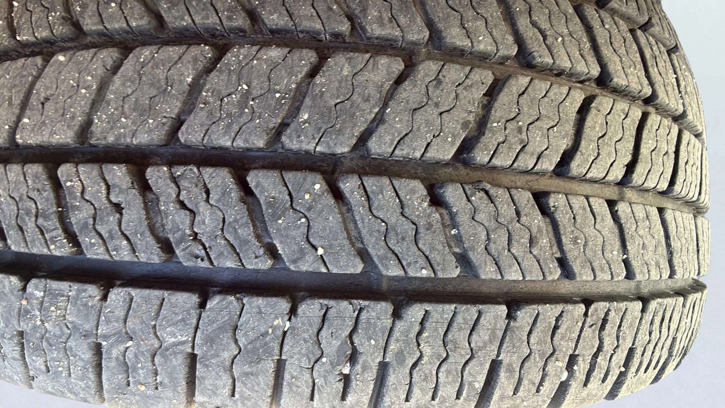 Used 2023 Ford Transit 250 Medium Roof AWD w/ Load Area Protection Package image 19