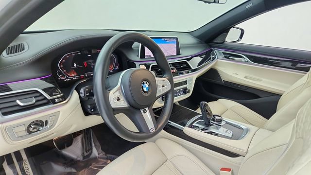 Used 2022 BMW 740i w/ M Sport Package image 18
