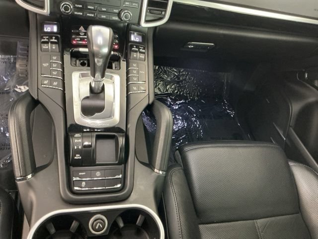 Used 2017 Porsche Cayenne AWD/4WD image 19