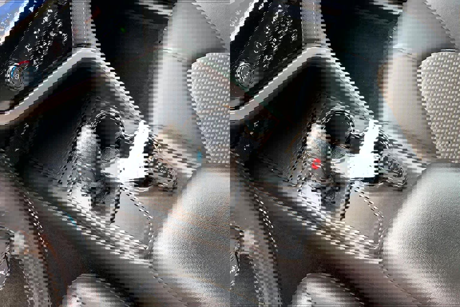 Used 2020 Toyota Camry SE w/ Convenience Package image 15