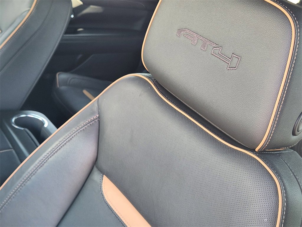 Used 2024 GMC Yukon XL AT4 w/ Technology Package image 16