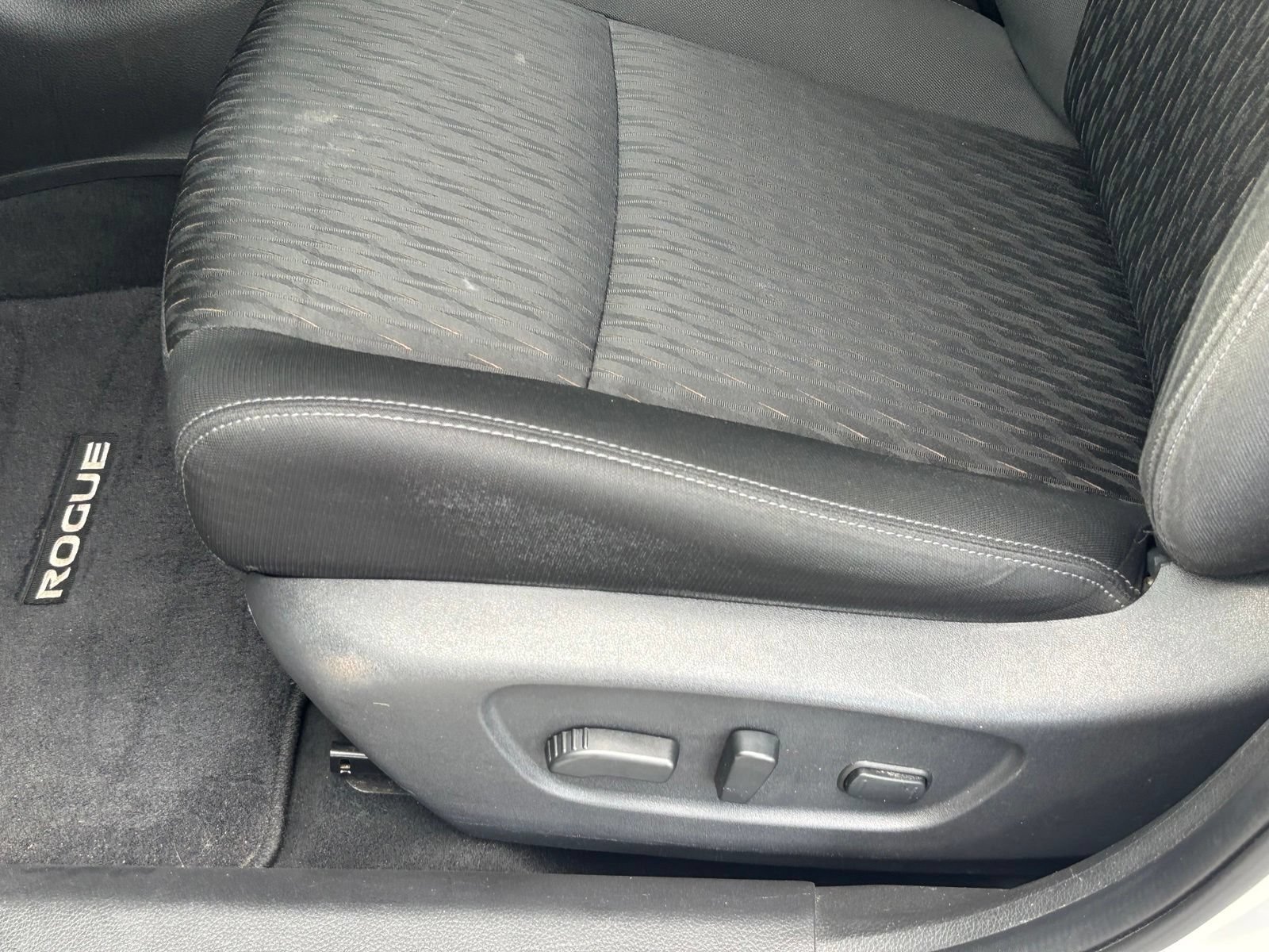 Used 2020 Nissan Rogue SV FWD image 15