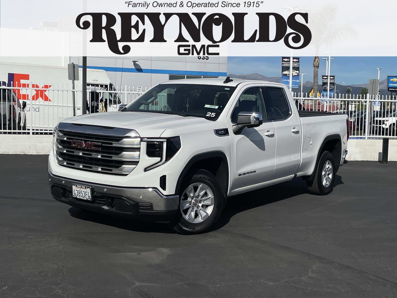 Used 2025 GMC Sierra 1500 SLE w/ Preferred Package image 1