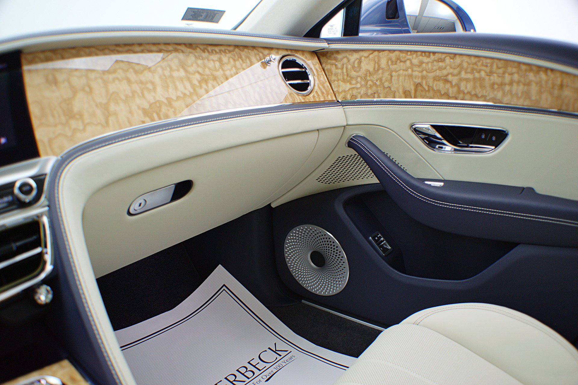 Certified 2022 Bentley Flying Spur Plug-In Hybrid AWD/4WD image 37