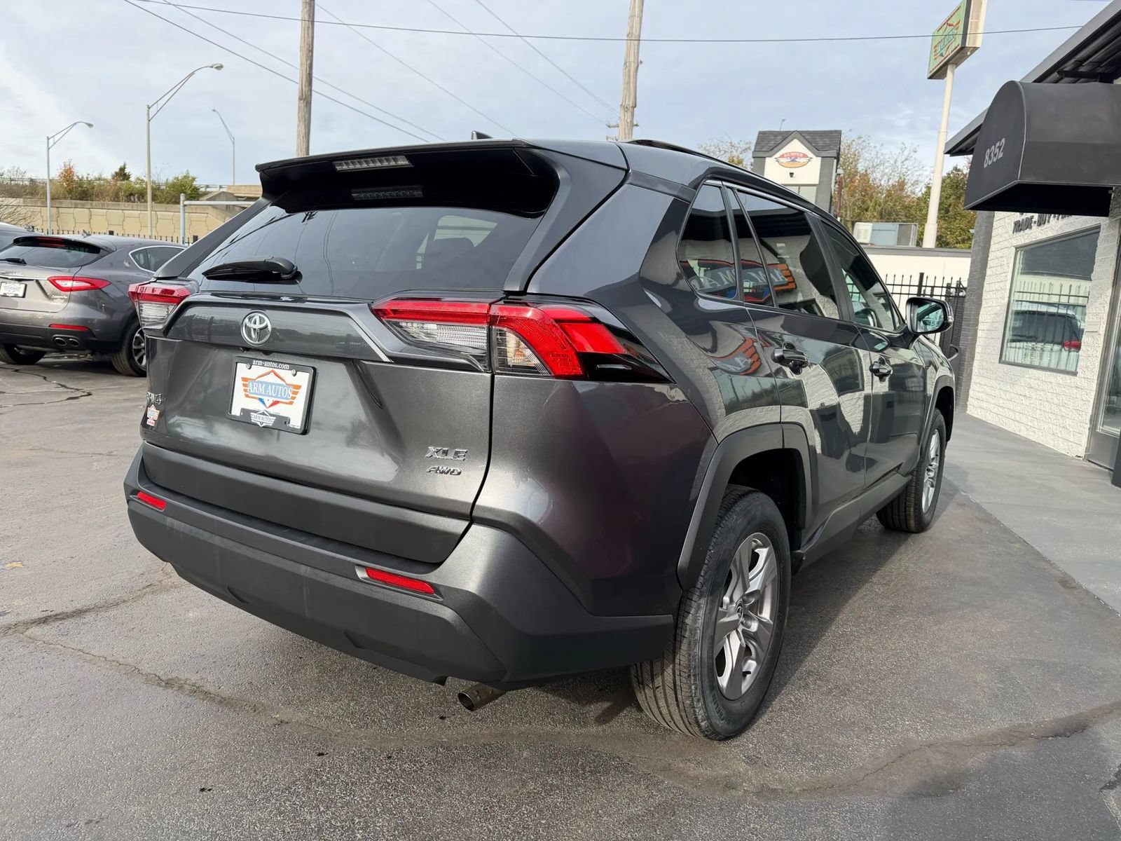 Used 2023 Toyota RAV4 XLE AWD/4WD image 9