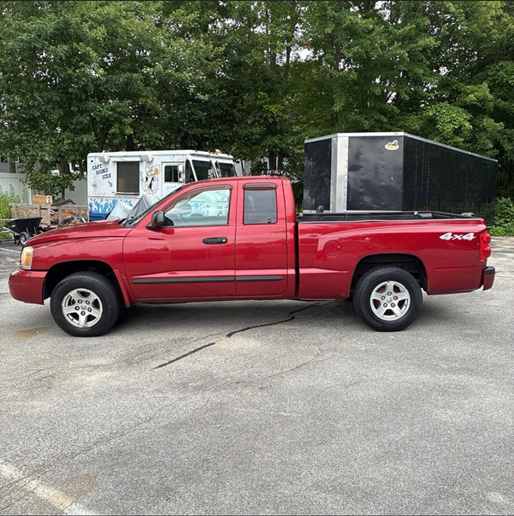 Used 2007 Dodge Dakota SLT w/ Trailer Tow Group AWD/4WD image 2
