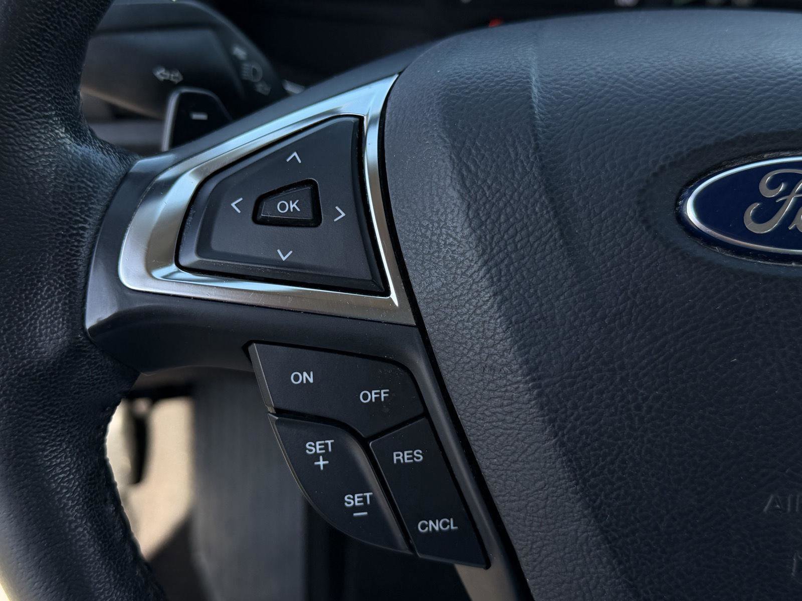 Used 2017 Ford Fusion SE w/ Fusion SE Technology Package image 17