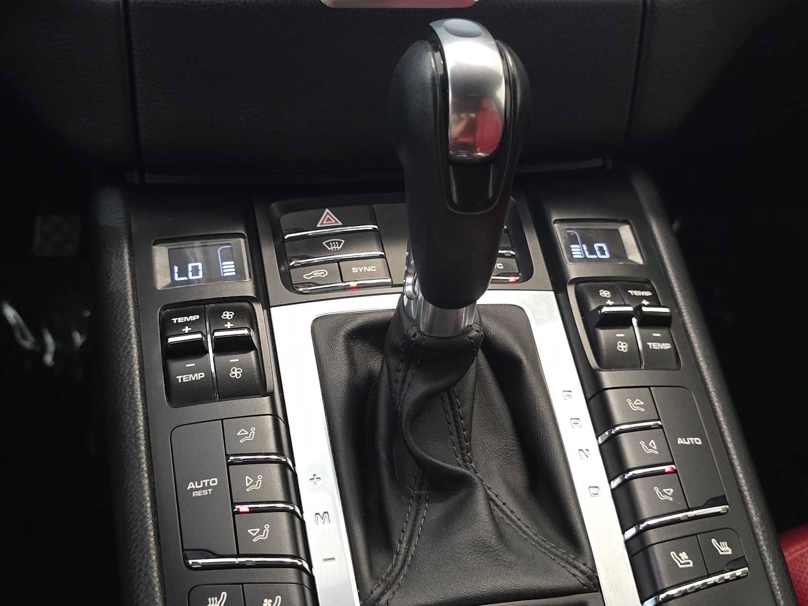 Used 2015 Porsche Macan Turbo AWD/4WD image 17