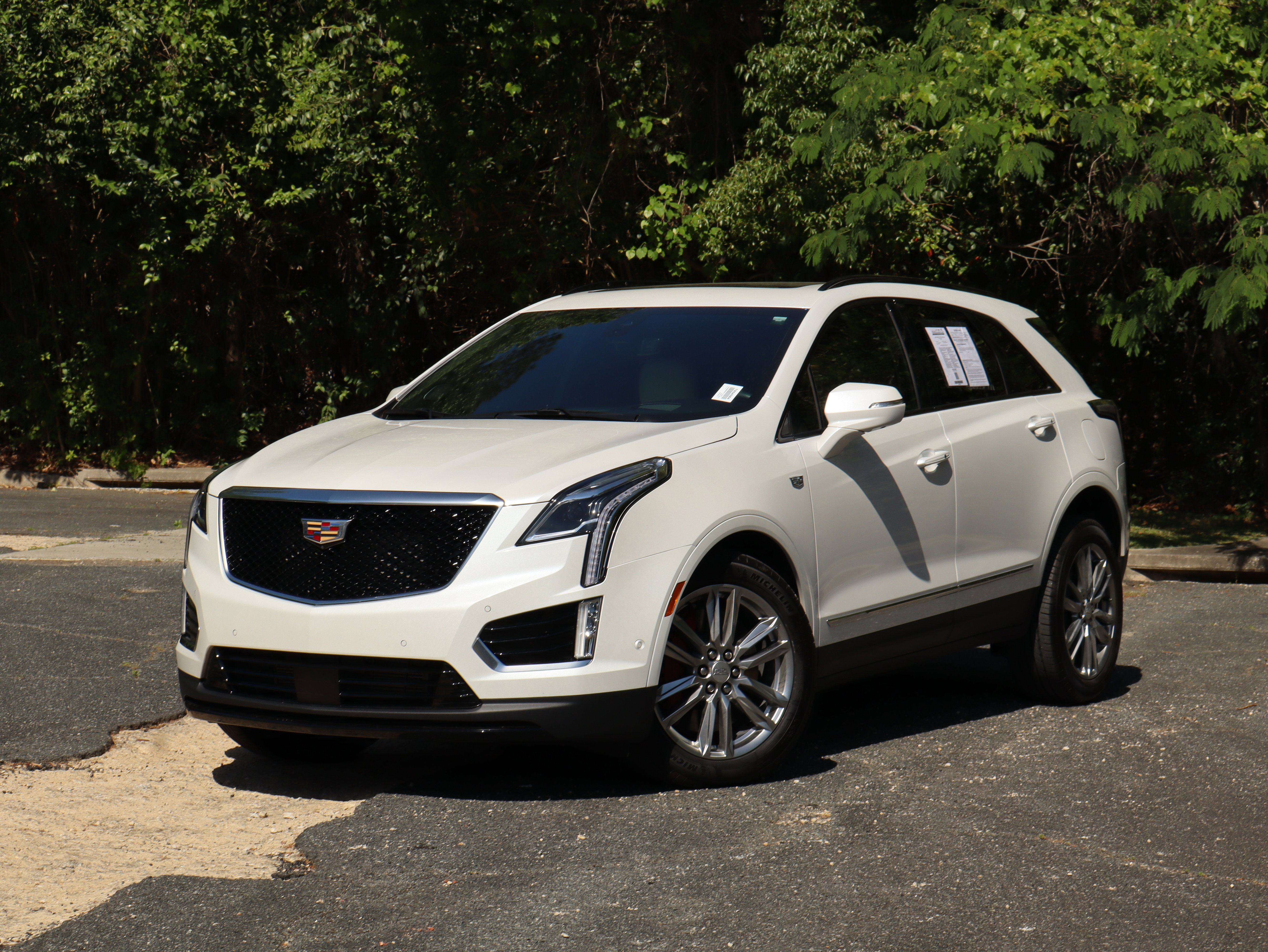 Used 2023 Cadillac XT5 Sportv w/ Technology Package image 2