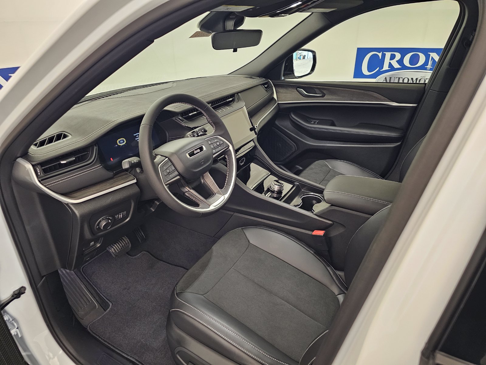 New 2027 Jeep Grand Cherokee 4WD image 3