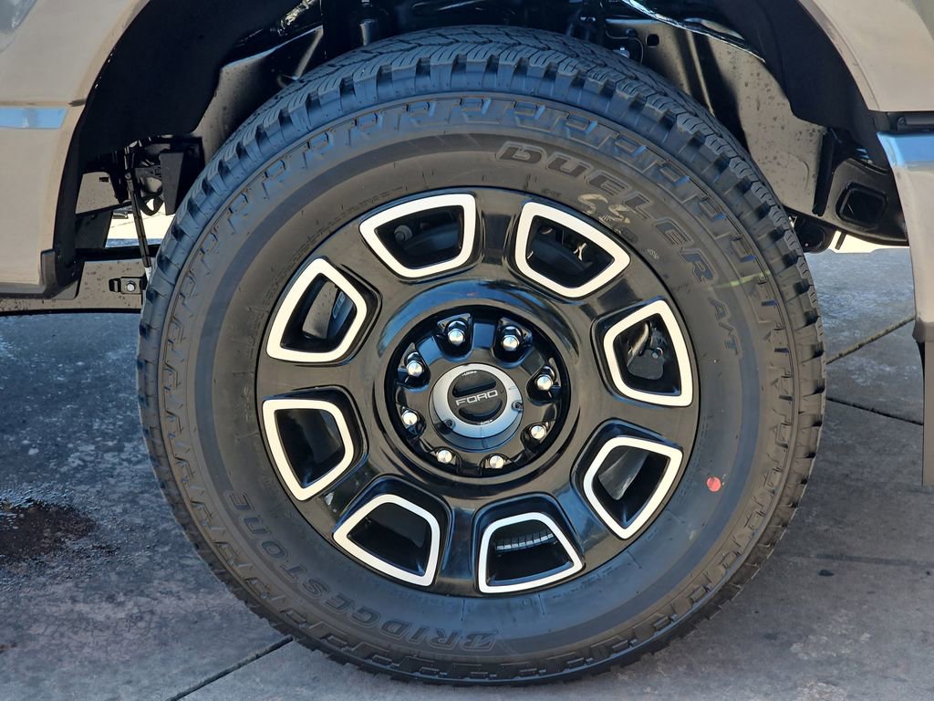 New 2026 Ford F350 Platinum w/ FX4 Off-Road Package image 40