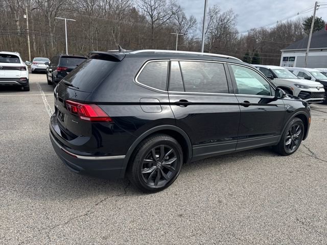 Certified 2024 Volkswagen Tiguan SE w/ Panoramic Sunroof Package image 9