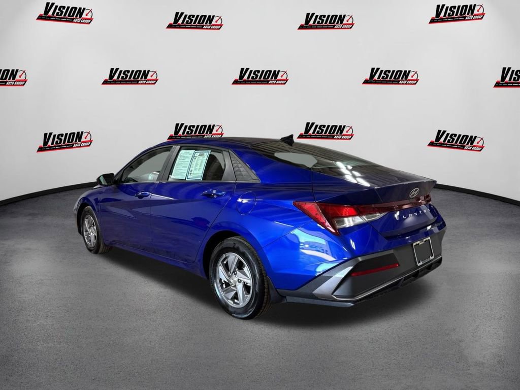 Certified 2024 Hyundai Elantra SE image 7