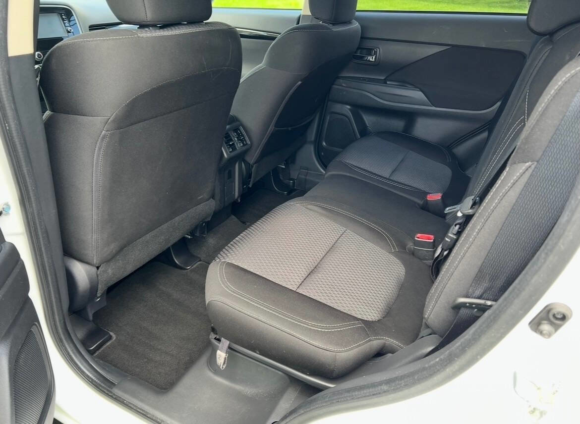 Used 2020 Mitsubishi Outlander ES AWD/4WD image 12