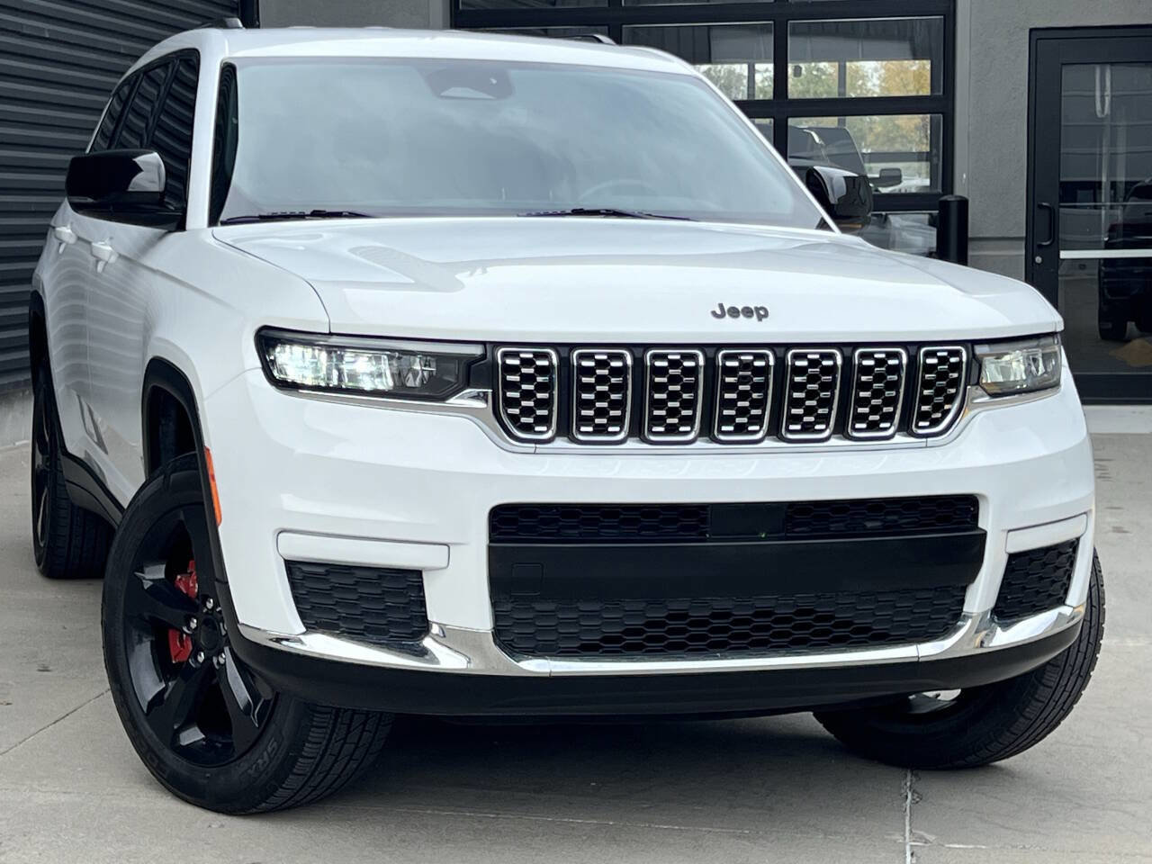 Used 2021 Jeep Grand Cherokee L Laredo image 5