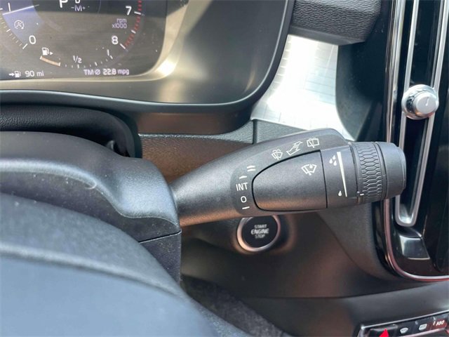 Used 2020 Volvo XC40 T5 Momentum w/ Protection Package Premier image 25